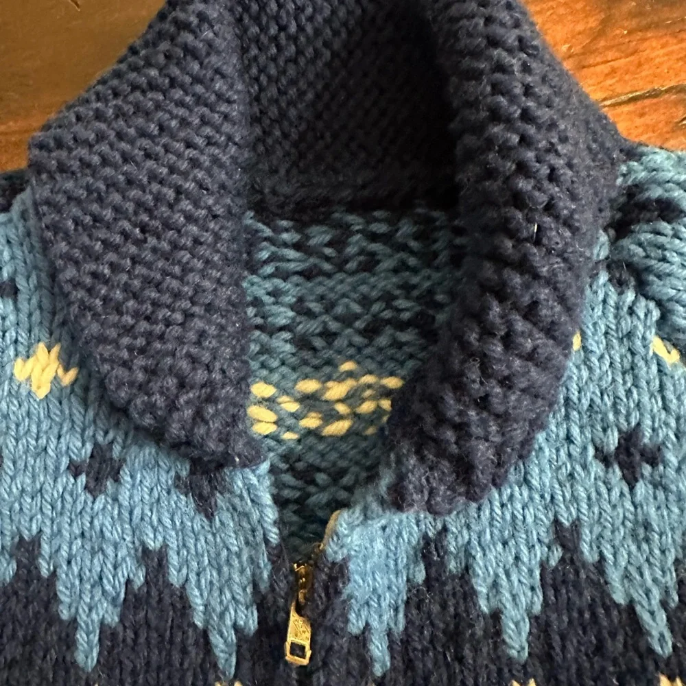 Vintage wool sweater~ - Picture 2 of 3